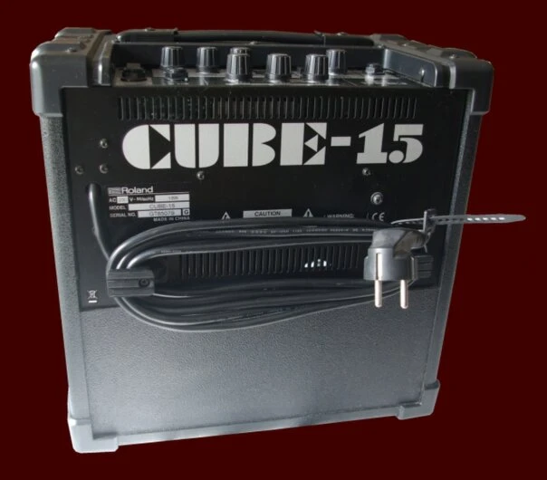 Rückansicht vom Roland Cube 15